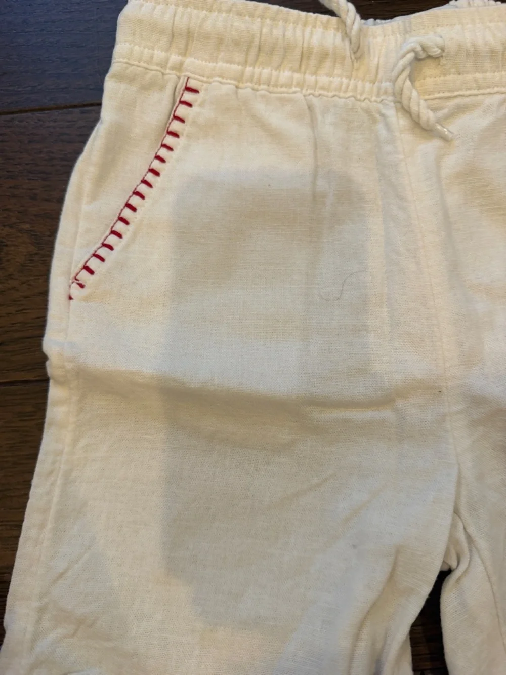 Old Navy x Disney White Mickey Embroidered Shorts 5T - C42-005